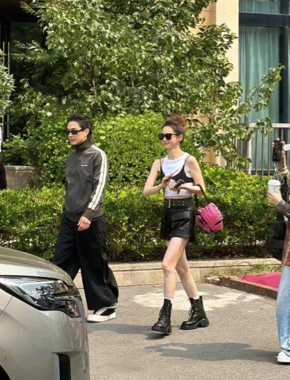 理发店偶遇戚薇李承铉一家 真实恩爱羡煞旁人