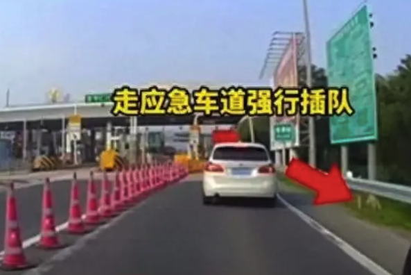 特斯拉司机插队未果后多次别停后车，无锡警方通报：刑拘