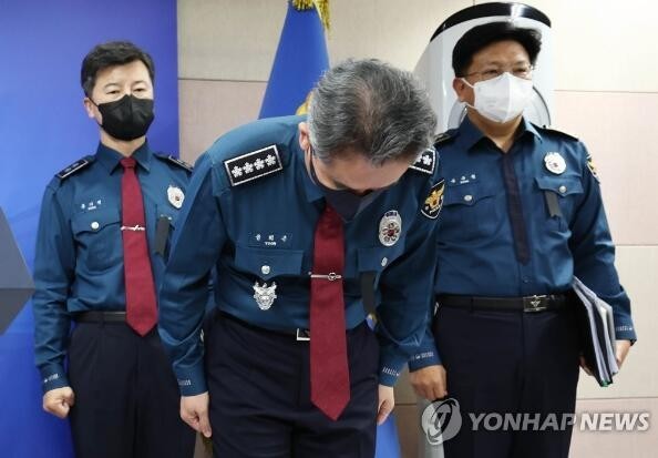 韩国警方寻找踩踏现场喊“推”的人