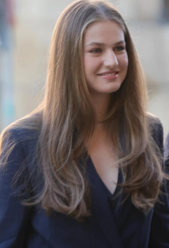 西班牙王位女继承人重回大众视野 展现自信风采