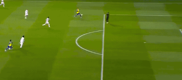 C罗回应球迷喊“梅西比你更好”：你去看他啊