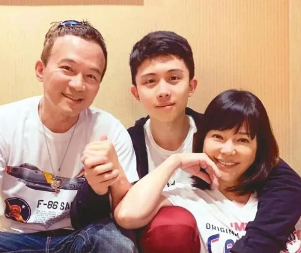 孙安佐被抓 自制火焰喷射枪惹祸