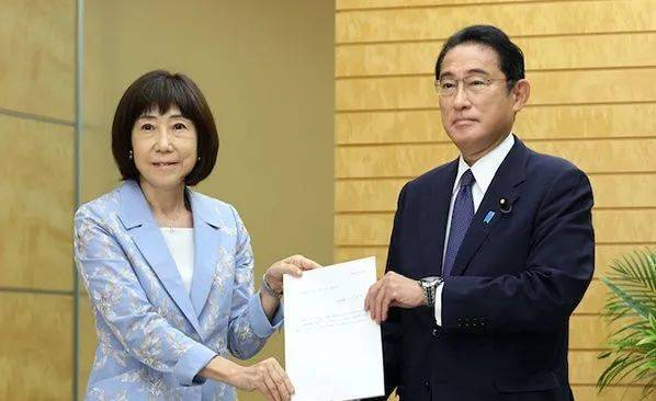 在这里,没有年轻人考公了