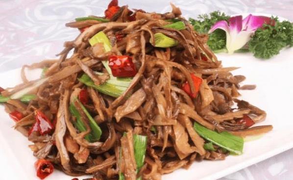 烟笋炒肉香翻全家，简单三步做出大厨味，你敢试吗？_新闻看看