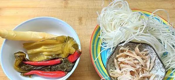 酸汤米粉超简单做法，10分钟出锅，酸辣开胃早餐全家抢着吃