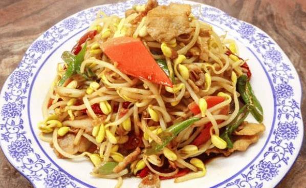 黄豆芽炒出新花样，简单几步变美味，你家最爱哪一招？
