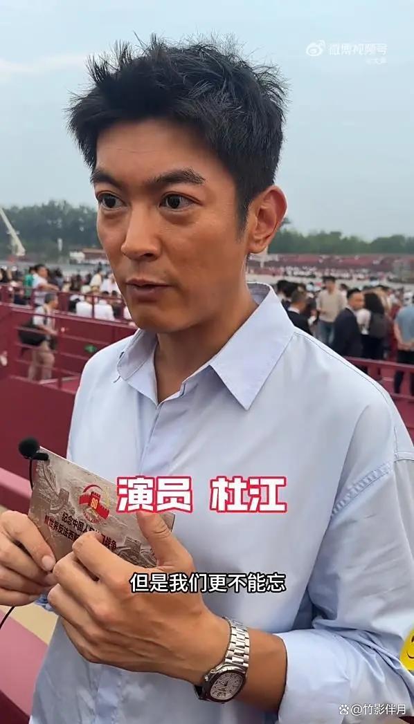 霍思燕晒去看阅兵的杜江 硬汉军人见证国家荣耀