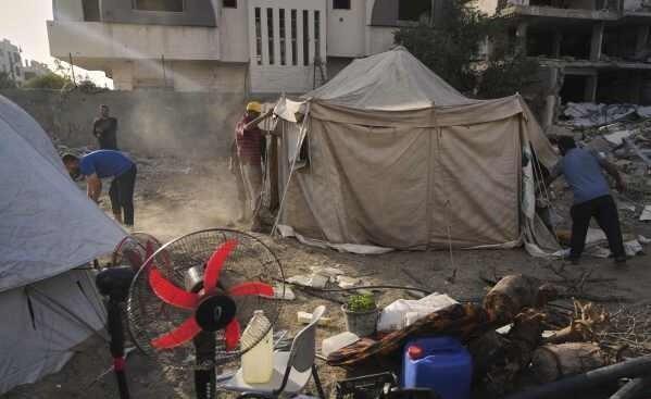 加沙人返家发现家被以军当据点 家园满目疮痍