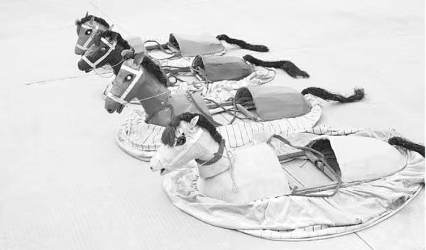 戏说《冰嬉图》——清朝冰雪运动乌拉滑子 