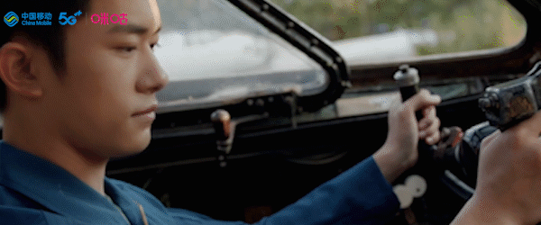 易烊千玺登航空学校初选合格证 眼神坚毅向空军致敬