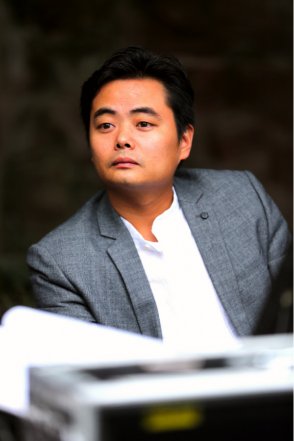 资深电影策划人乔长浩为其量身定制歌词,音乐创作人刘思进作曲并编曲