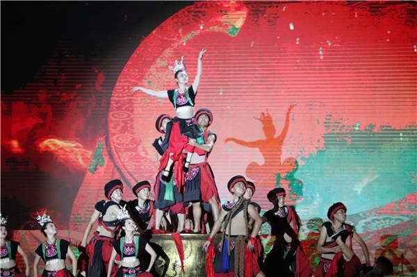 中国著名歌舞编导夏冰：华夏绿色中国行 凝眸国色满庭芳
