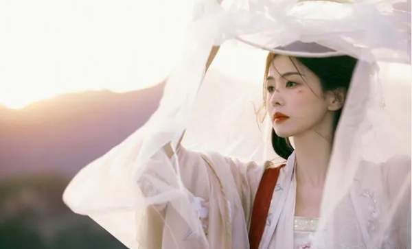 杨洋出演《月明千里》男主，女主是谁？这3位小花的呼声极高