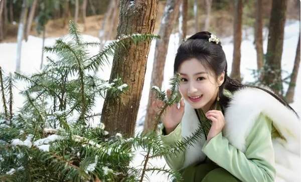 杨洋出演《月明千里》男主，女主是谁？这3位小花的呼声极高