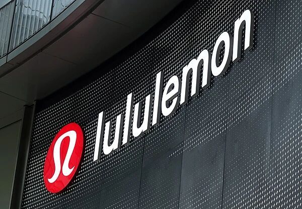 无婚前协议，Lululemon创始人婚变，公司遭遇上市以来最严峻业绩危机，中国市场增长神话不再