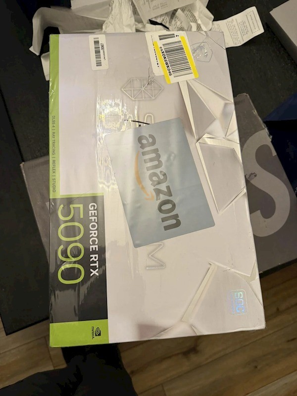 网购RTX 5090到手却是浴巾裹石头 真是让人愤怒