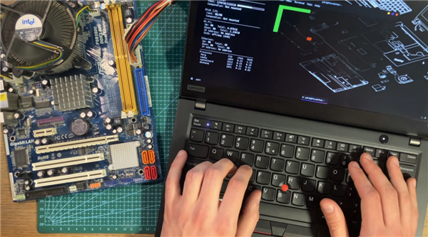 天价内存逼出神操作！老外魔改无内存PC：竟然还真能运行