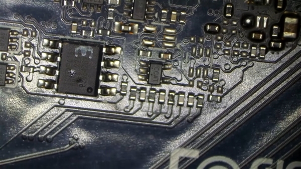 NVIDIA悄悄删了一颗芯片！RTX 4090改版时隔三年首度曝光