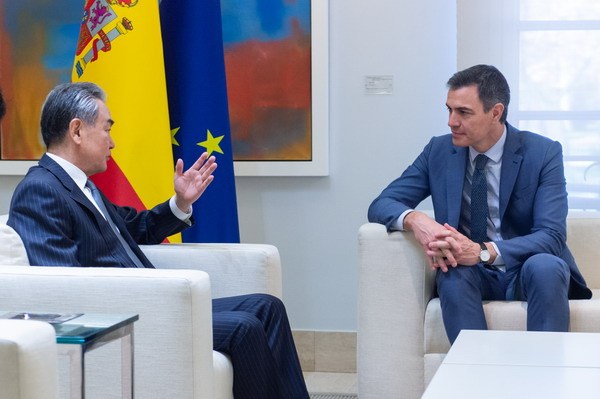 王毅外交部長 スペイン首相と会談