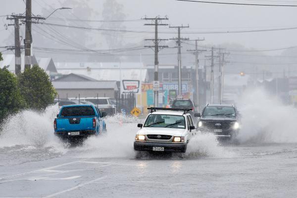 新西兰因飓风袭击进入国家紧急状态 洪水和山体滑坡摧毁了几个社区