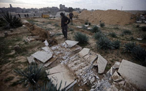 美媒曝以色列军队在加沙破坏墓地，以军回应：在搜寻人质遗骸
