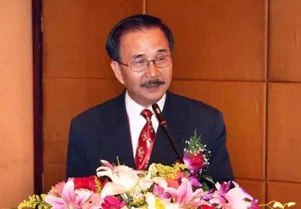 晚报|中国人首次进入自己的空间站 赵立坚六问美国