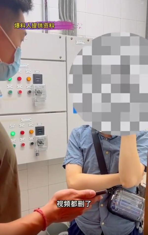 男子在男厕内偷拍，被前八一男篮队长抓获！手机里存有800多个