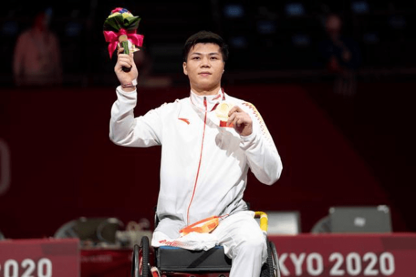自强不息超越自我国际残疾人日向残疾人运动员们致敬2