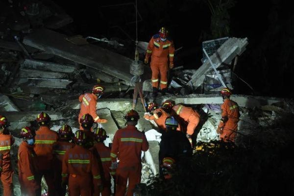 重庆垮塌食堂现场已被夷为平地