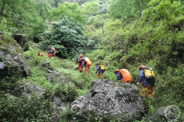 苍山失联13人将被调查是否违规，此前网友曾举报其违规进山