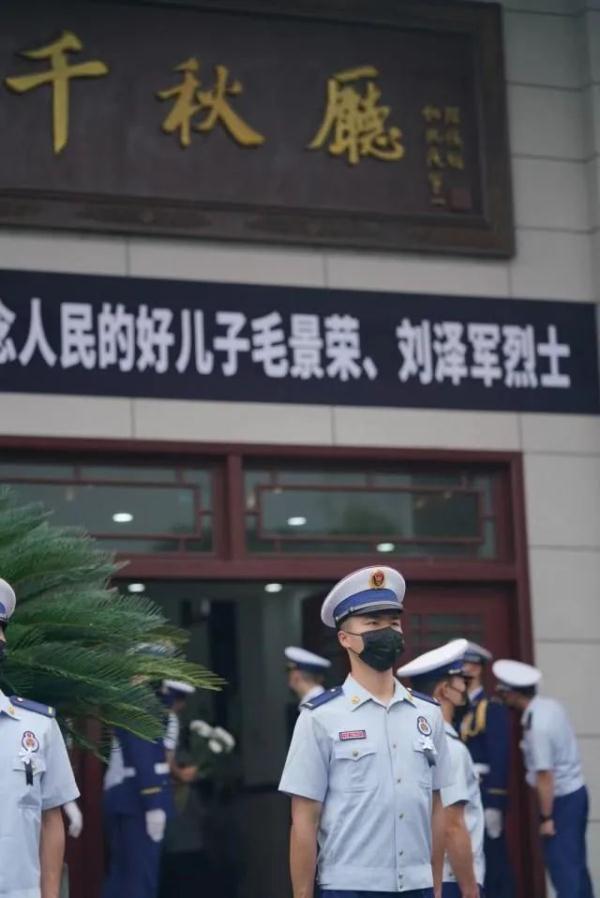泪目送英雄，杭州牺牲00后消防员已无亲人在世