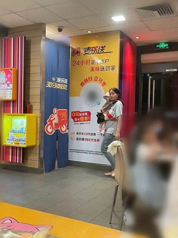 21岁单亲妈妈送外卖引关注 现身回应不要亡夫赔偿金