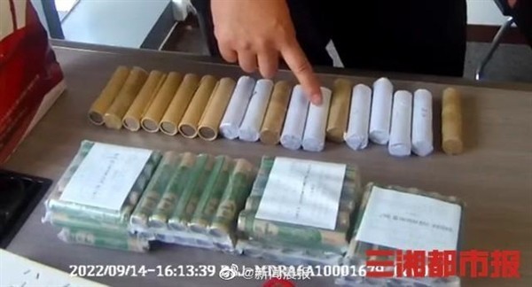女子遭无故开除公司赔122斤硬币