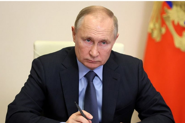 普京签署总统令 反制西方对俄石油实施限价