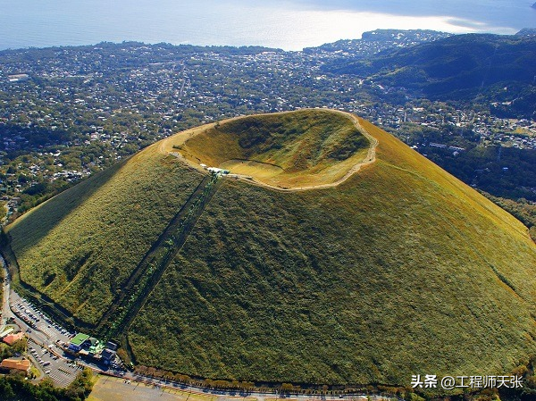 日本坚持700年烧山传统，日本为什么要烧山？咱们却不行