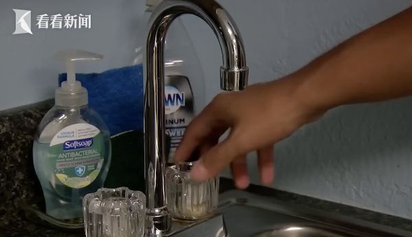 美国男子用自来水洗脸感染食脑虫死亡 官方发警告