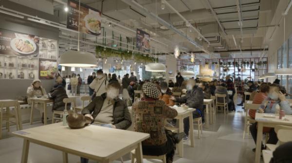 上海老人相亲角3次婚恋被分走3套房 仍在“找老太婆”