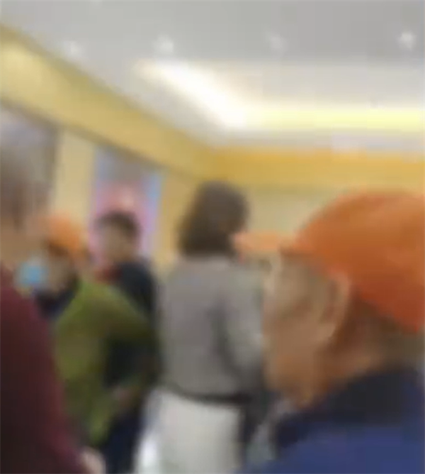 “强买强卖？”游客进珠宝店被告知买不买都要待够两个小时！
