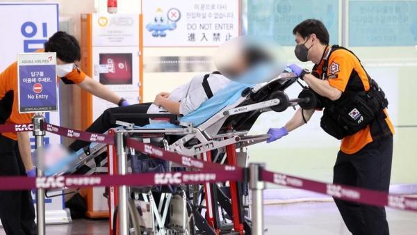 男子高空打开舱门试图跳飞机 被逮捕后警方透露动机
