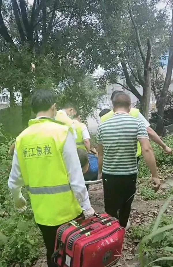 一周4起！就为贪这种便宜，多人坠落，两人心跳呼吸停止