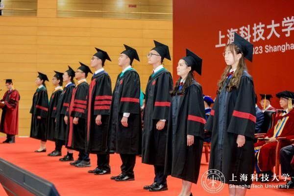 上科大校长毕业典礼上告诫毕业生：不要总是盯着位子、帽子和票子，做有担当、有本领、有毅力的创新者