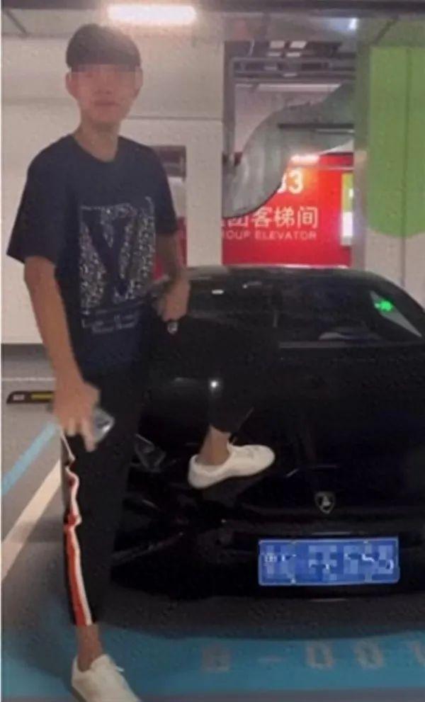 山东15岁少年踩豪车事件 车主：维修费近18万，绝不和解
