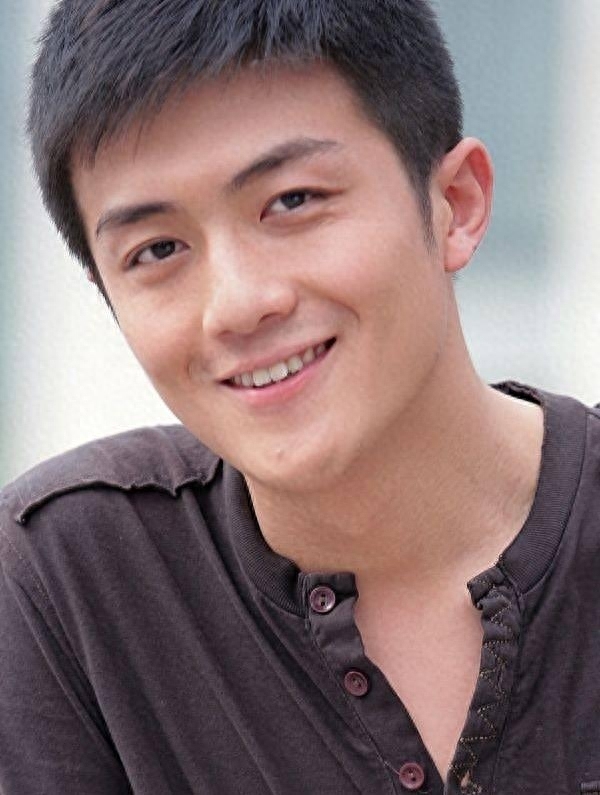 无论是对于年轻演员还是观众来说,李泽锋都是一个值得学习和欣赏的