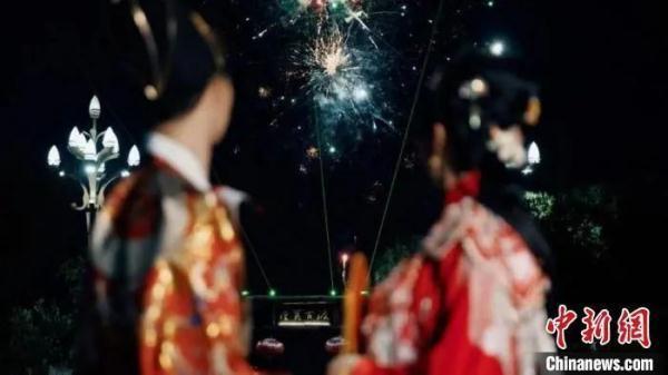 找不到伴娘伴郎怎么办？ 女子结婚花500元租伴娘