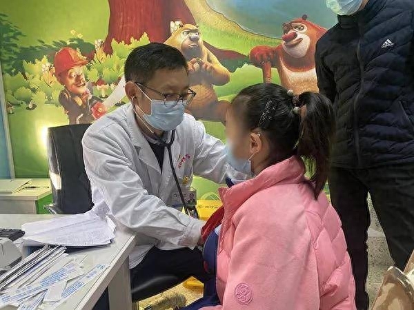 支原体肺炎迎高发就诊高峰 有医院病房收满全饱和