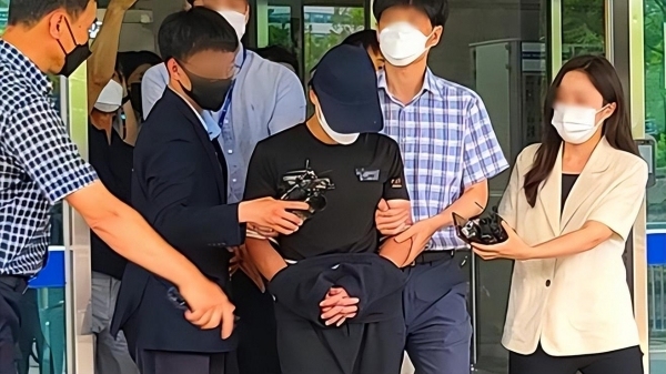 韩男子猥亵女儿10多年被妻子刺伤双眼