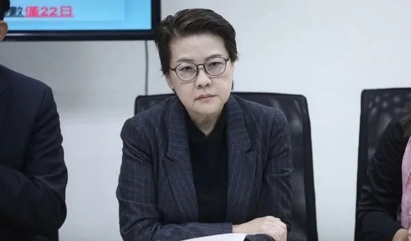 黄国昌要求台民意机构2月6日开议 柯文哲推黄珊珊参选