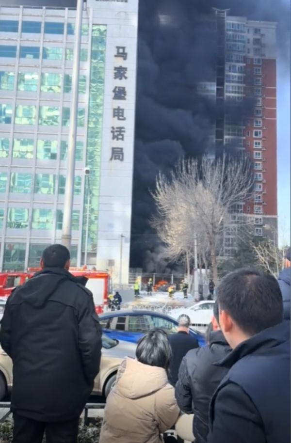北京：一电动车棚起火 初步认定电池故障引发 电动车及电池请勿进楼、入户