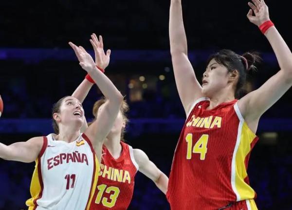 中国女篮全场送出23个失误 高失误率成焦点