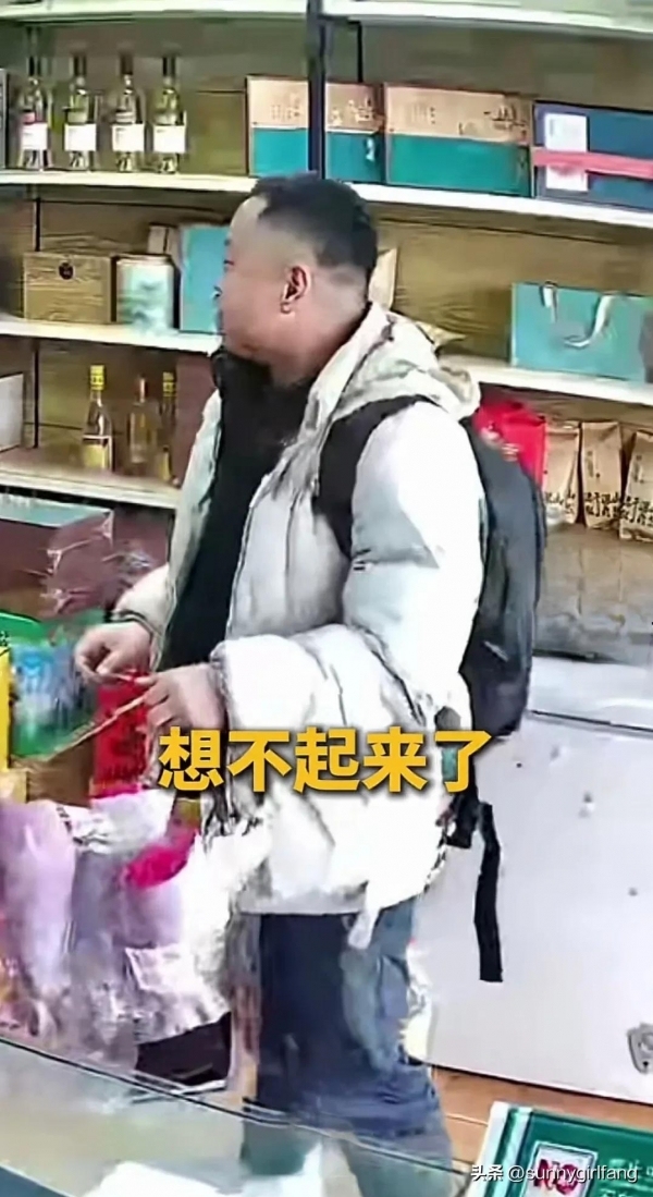 男子给店老板送花感谢几年前的救助 滴水之恩，涌泉相报